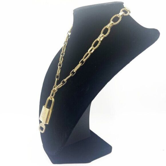Authentic Louis Vuitton Lock & Key Necklace Pendant Gold-Plated Chain Adjustable - Picture 4 of 11